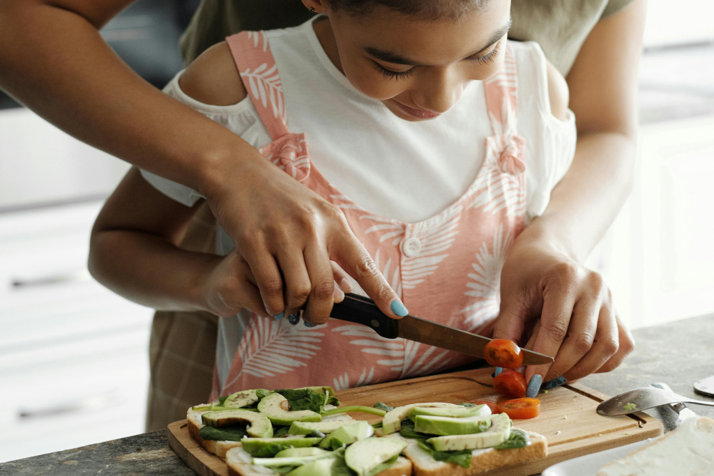 mother-and-daughter-chopping-vegetables
