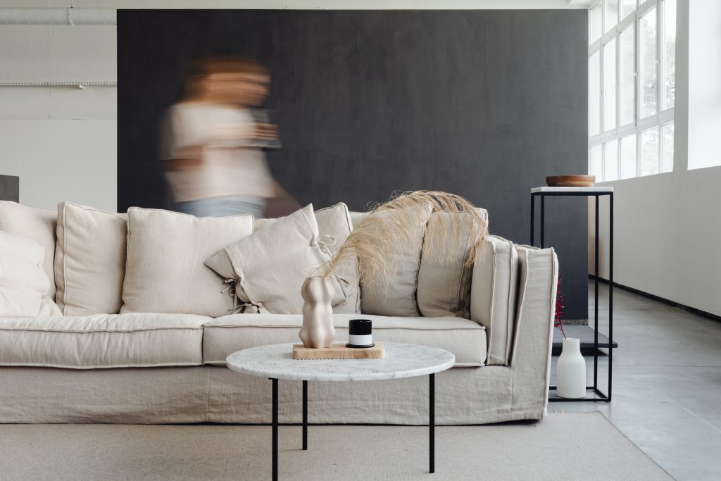 wooden coffee table with linen sofa in gre living room
