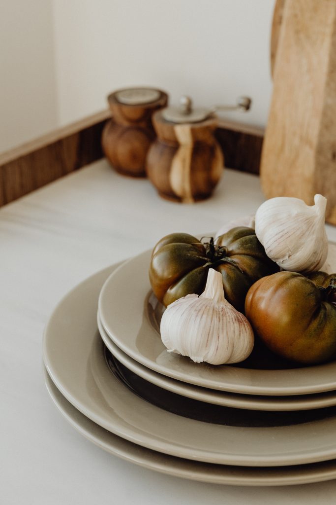 garlic and tomatoes on kitchen plate