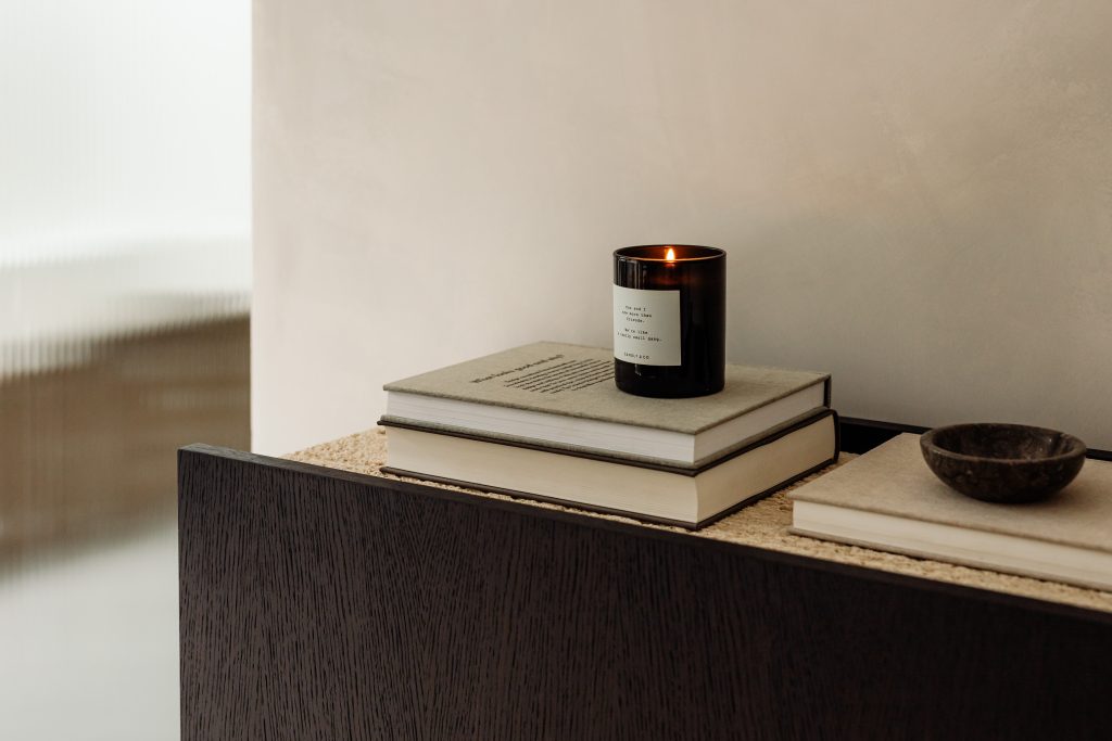BLACK CONSOLE WITH SILVER LAMP