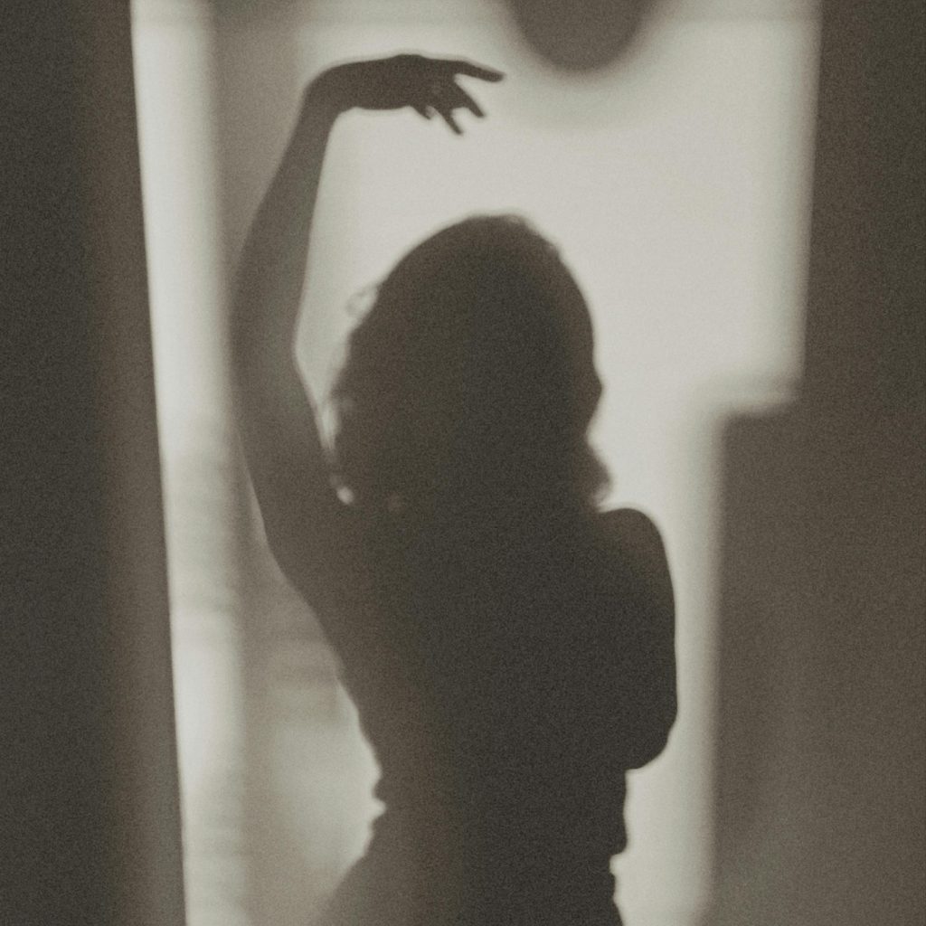 silhouette-of-a-woman-in-vintage-lighting